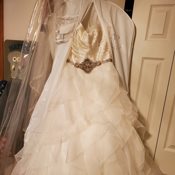 Wedding dress - Picture 13 of 13